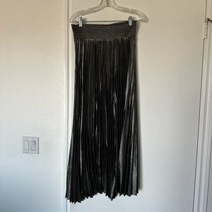 House of Harlow Metallic Pleated Skirt
